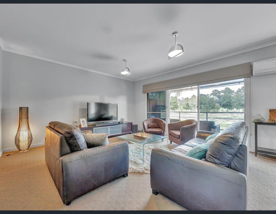Golf Views Apartment Mulwala
